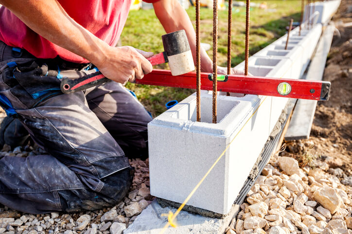 budowa ogrodzenia betonowego